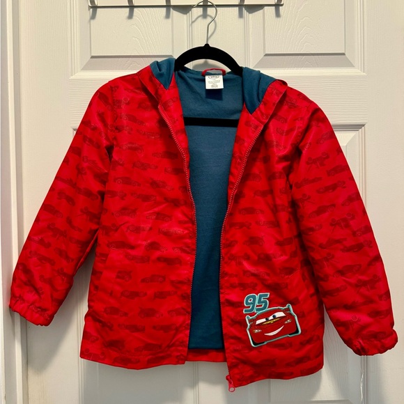 Boys Disney Cars Lightning McQueen Rain Jacket. Size 7/8 - Picture 2 of 4